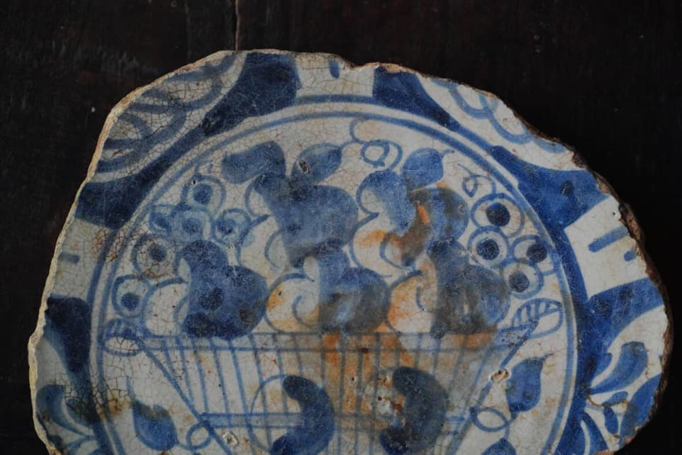 17世紀オランダ ダッチマジョリカ 藍絵ザクロ文皿 デルフト陶片 アンティーク