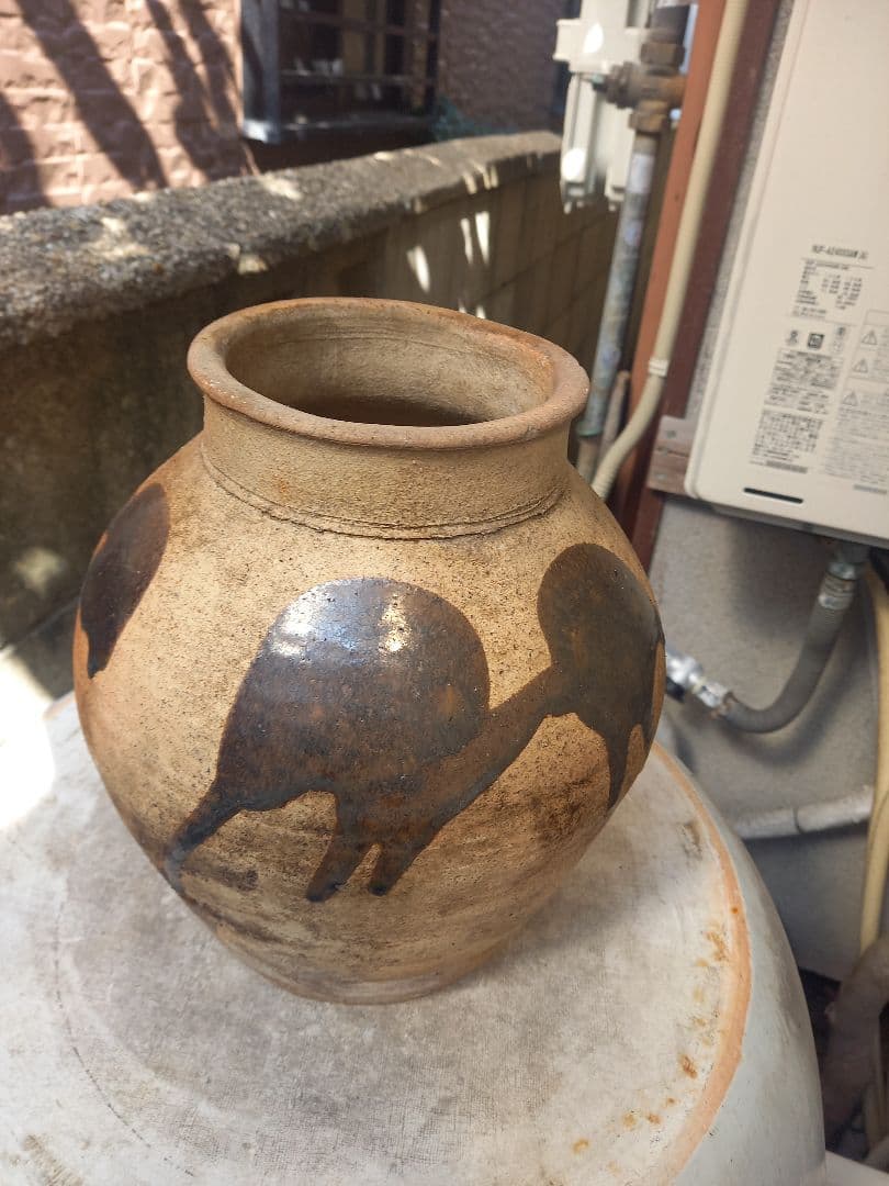 高さは、30cm陶器