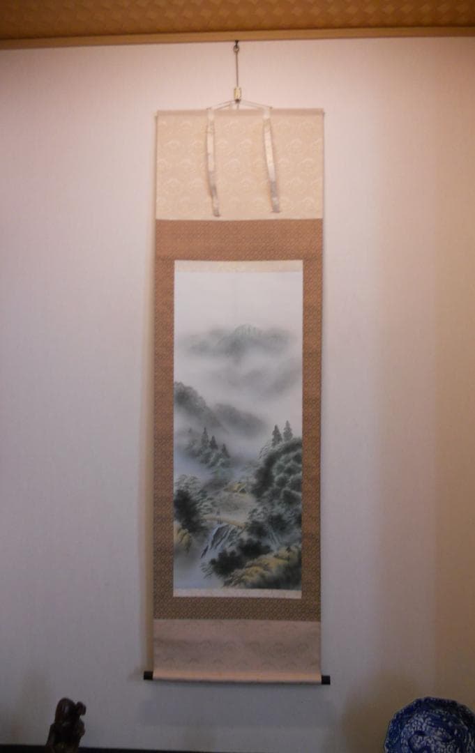 掛け軸  香峯 彩色山水 絹本 希少 軸装 茶道具 掛軸 美品 です。