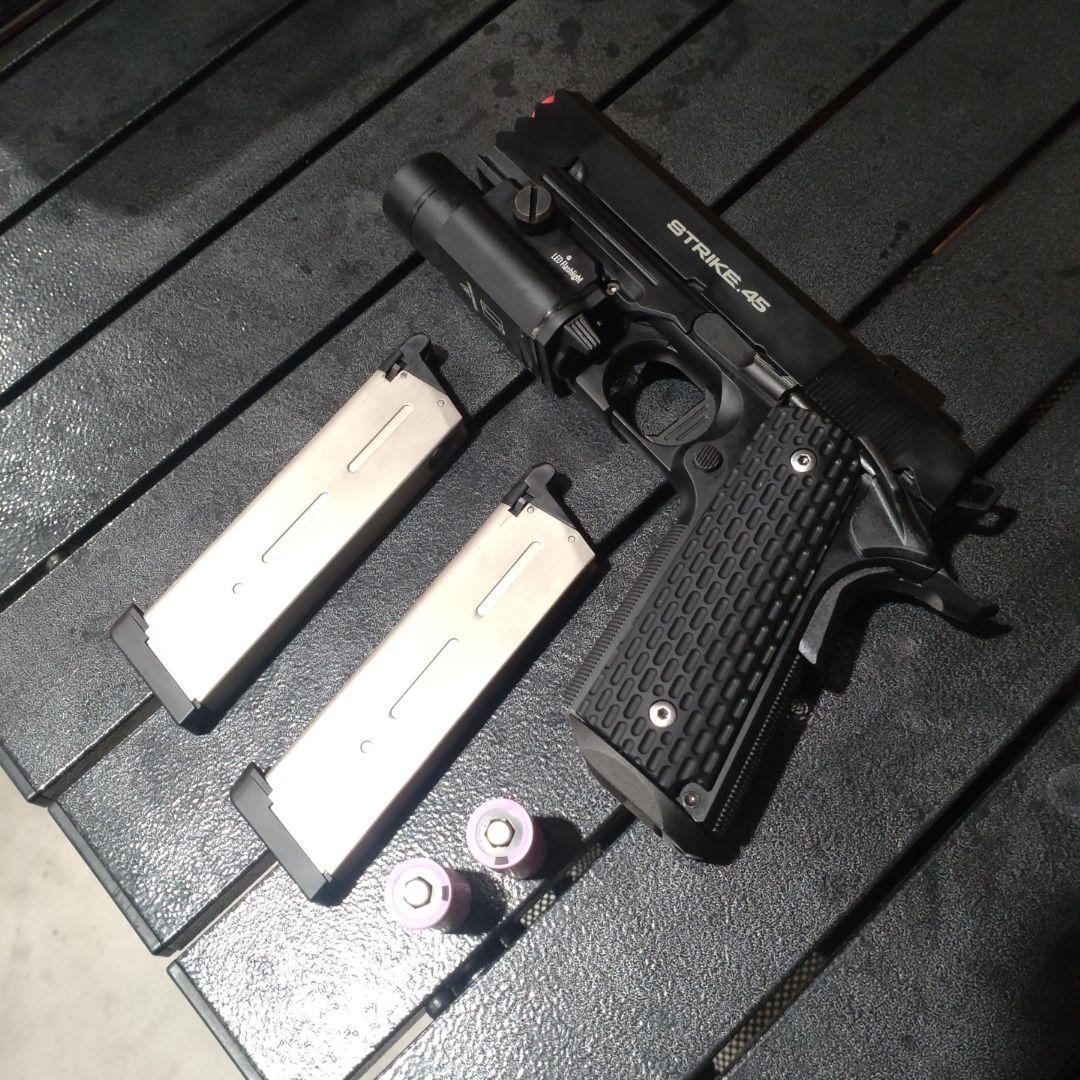 STRIKE WARRIOR ガスブローバックエアガン　 ハードケース付き!!