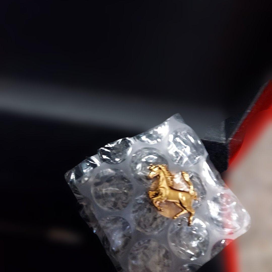 Ferrari 赤 ボールペン 本体とレア物ゴールドピンバッジ二つセット！