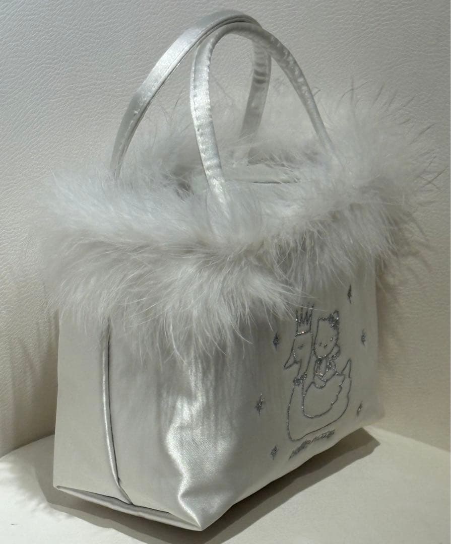 25周年記念 キティ スワン バッグ & Sanrio x資生堂 コスメセット