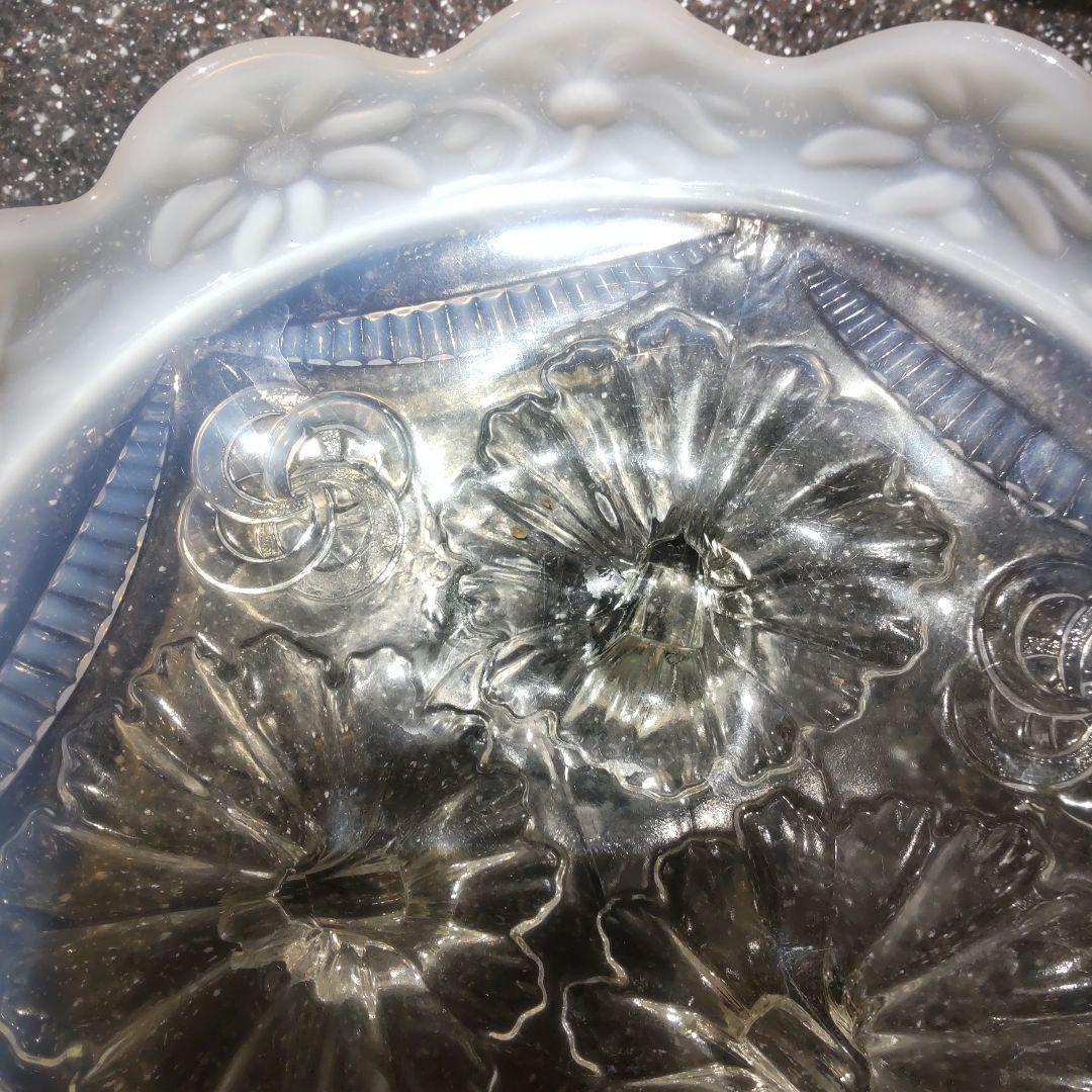 ノースウッド　ラッフルデイジーバンド オパールセント　スクロール飾り脚付きボウル