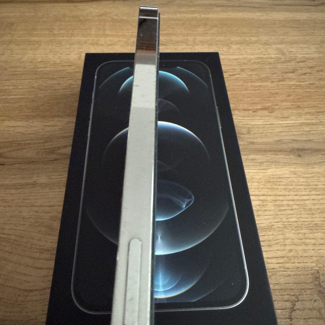 iPhone 12 Pro Max シルバー 256GB ケース、フィルム付き