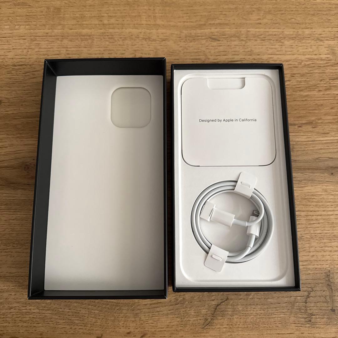 iPhone 12 Pro Max シルバー 256GB ケース、フィルム付き