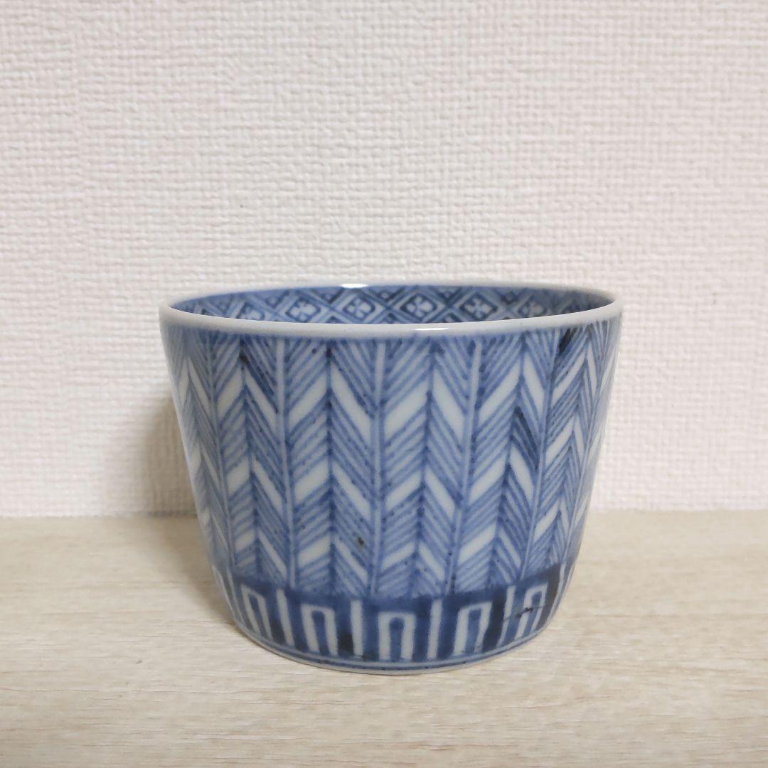 お値下げしました、古伊万里　染付　矢羽根　見込五弁花　そば猪口