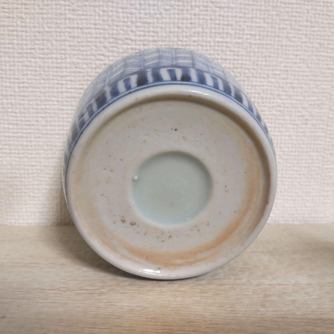 お値下げしました、古伊万里　染付　矢羽根　見込五弁花　そば猪口