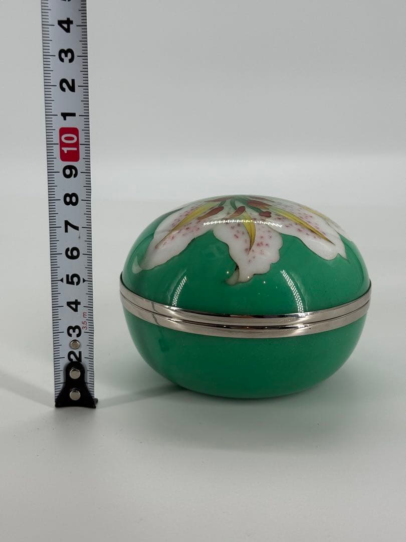 安藤七宝製　七宝焼　山百合図香合