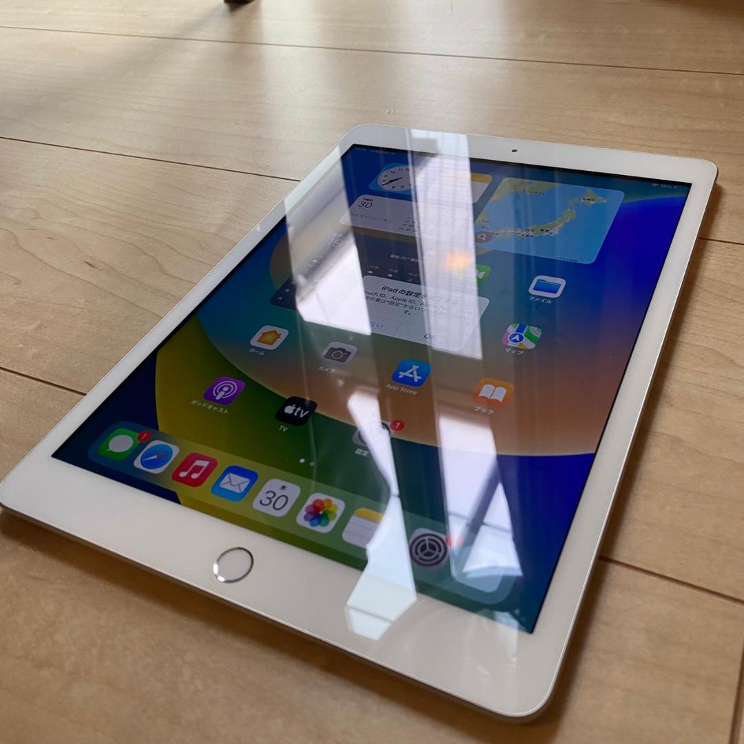 iPad 第7世代 10.2インチ 32GB シルバー 本体 カバー付き