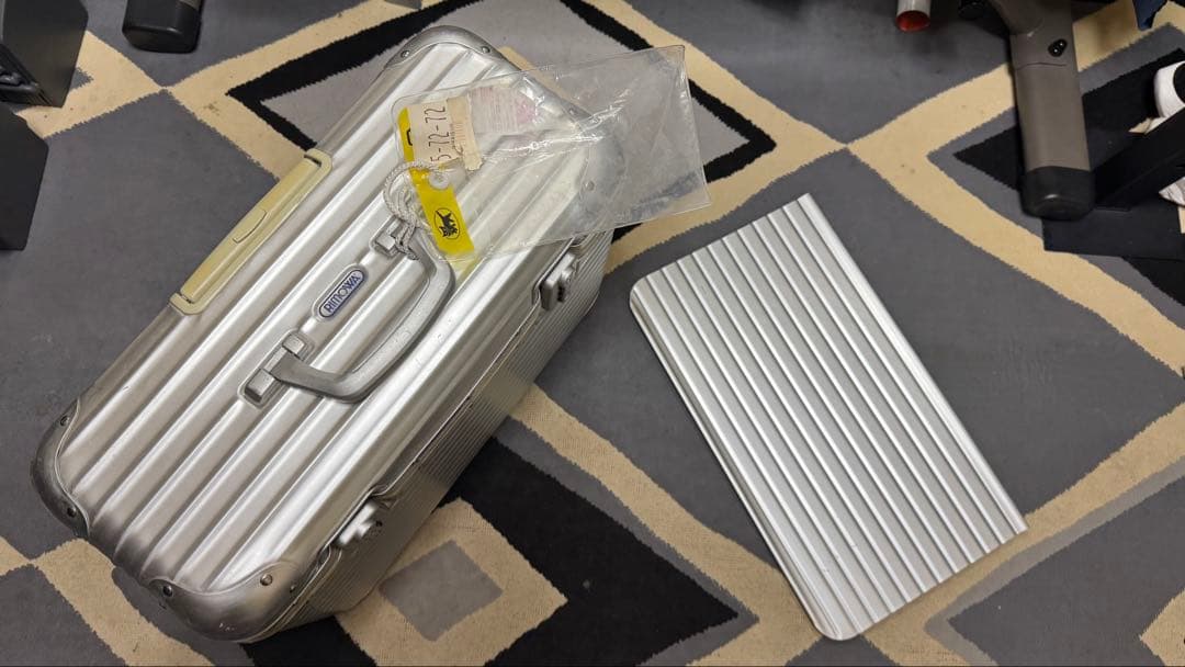 リモア パイロット シルバー アルミ キャリーケース