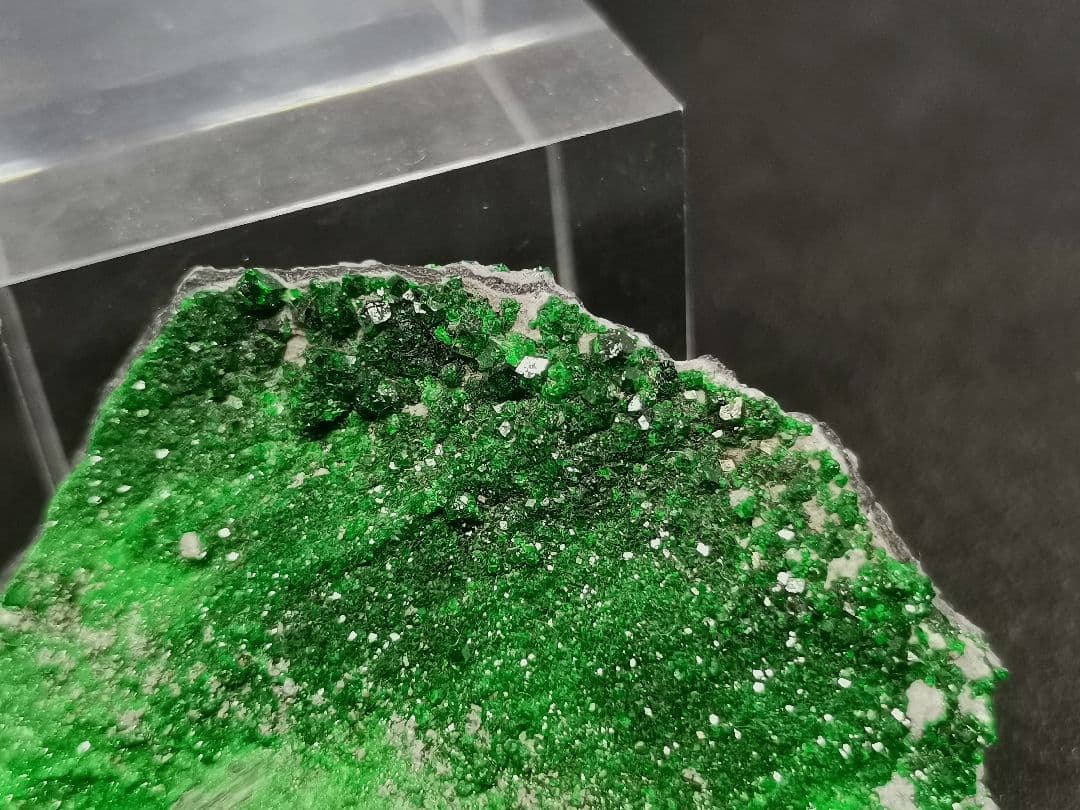 ウバロバイトガーネット　ロシア