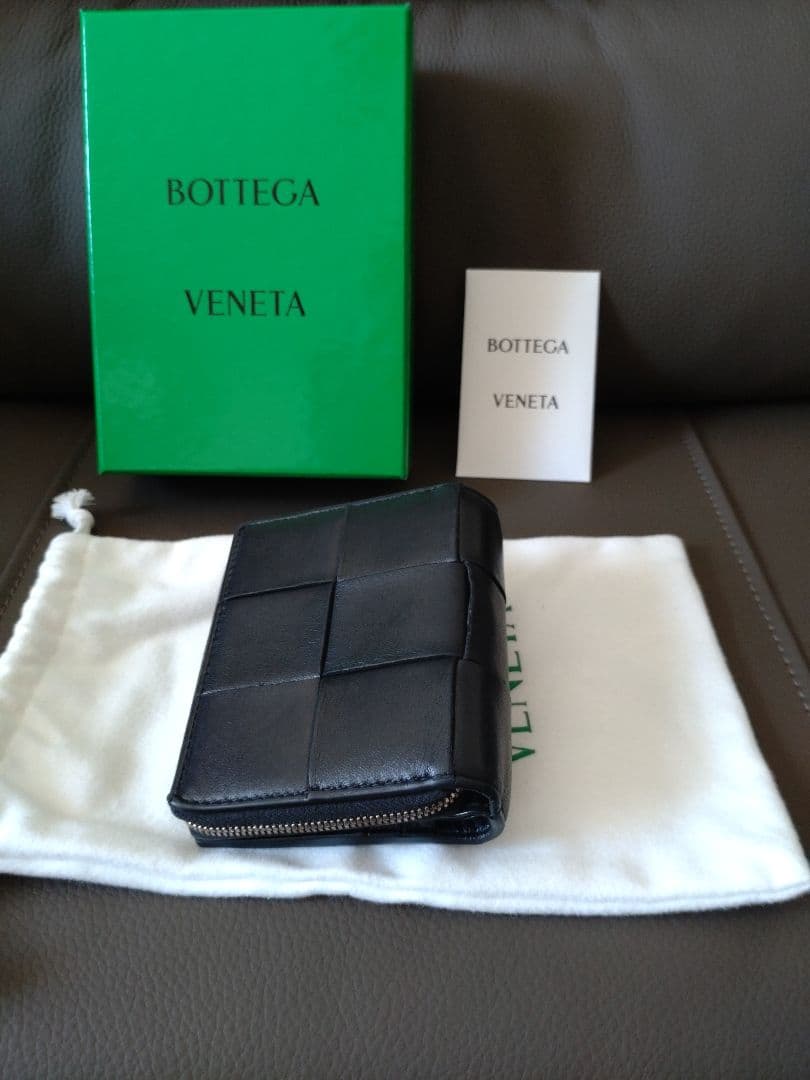 ボッテガヴェネタ スモール カセット 二つ折りファスナー