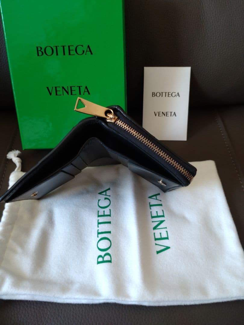 ボッテガヴェネタ スモール カセット 二つ折りファスナー