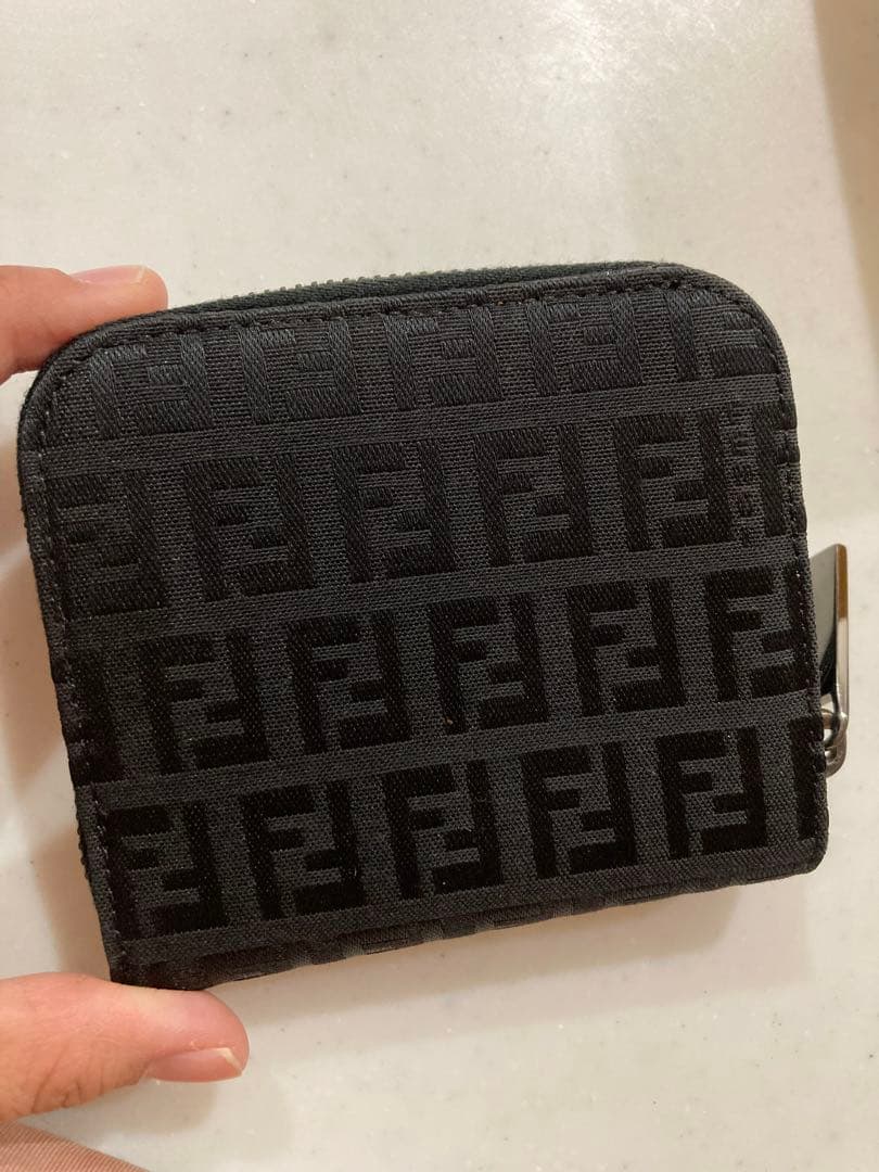 Fendi ブラック モノグラム 二つ折り財布