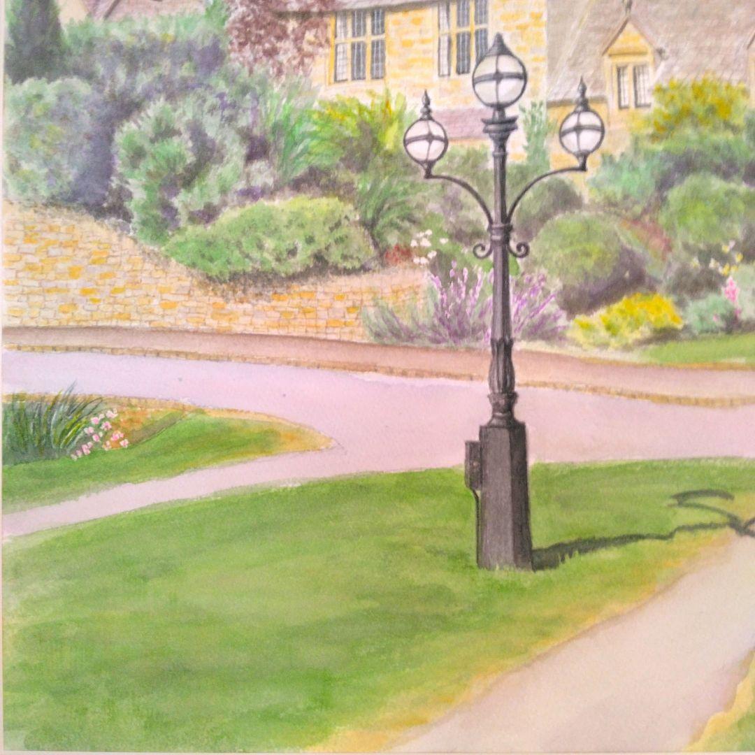 「古風な街灯の立つ街並み」水彩画・風景画・イギリス・コッツウォルズ