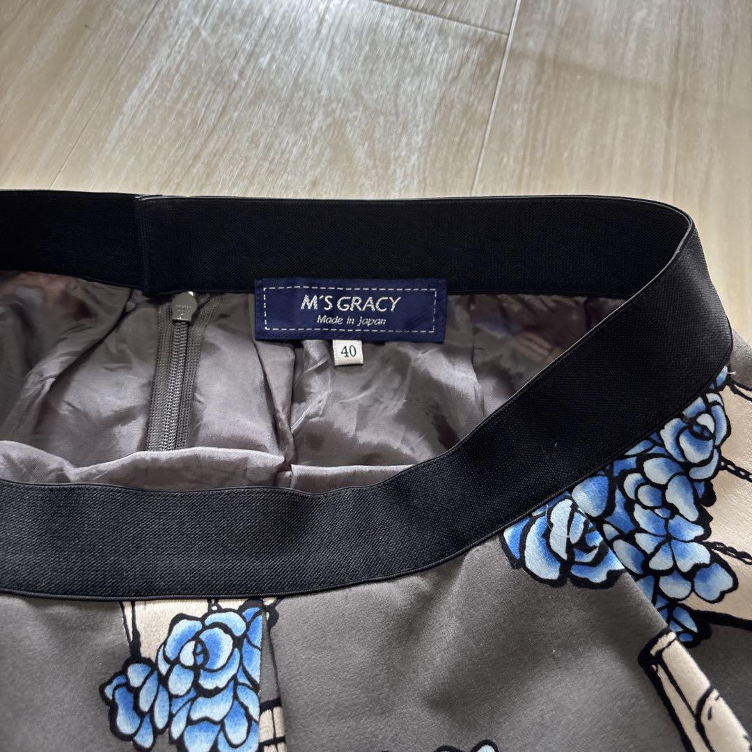 M’S GRACYエムズグレイシー　フレアスカート 青い花と香水　リップ　ロゴ