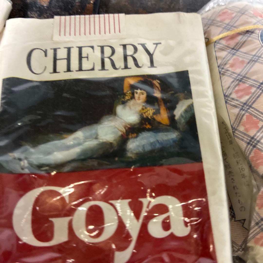 レトロ箱タバコパッケージとキセル