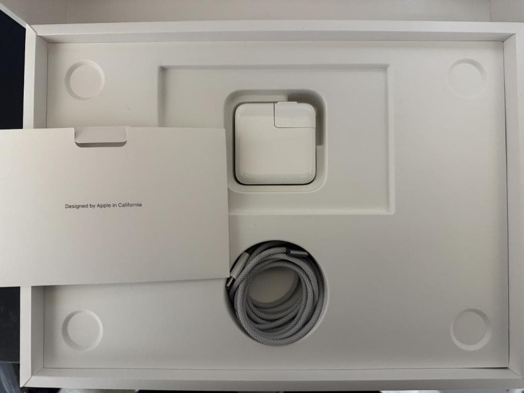 MacBook Air M2 13インチ 8GB/256GB Apple整備済品