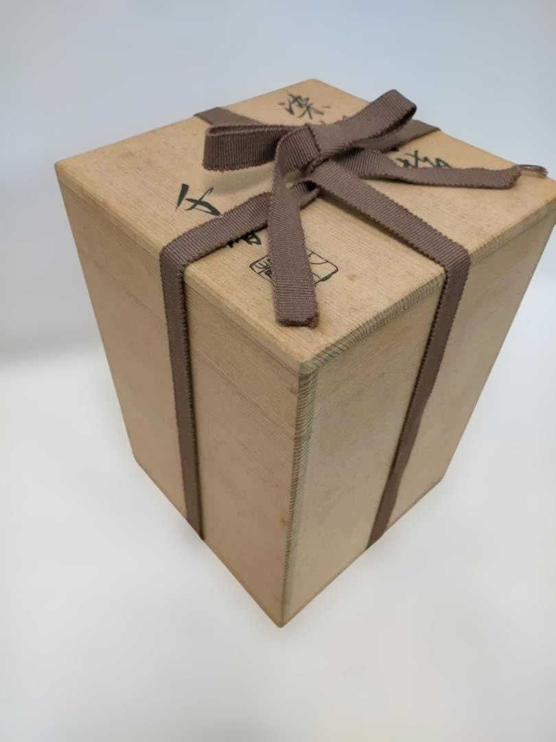 【送料無料】陶器製 骨壺 未使用品 蓋付き 和柄 共箱あり 251225-10T