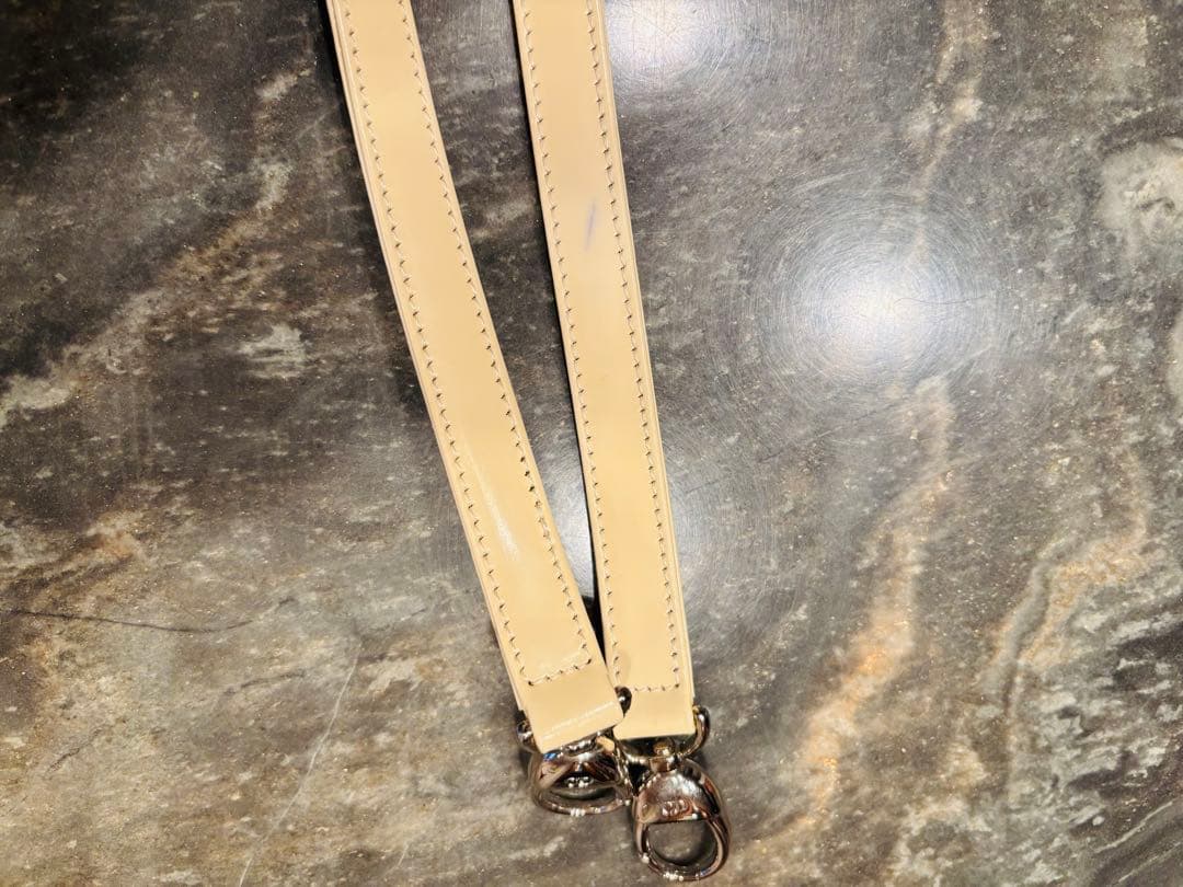 Dior ディオール　ショルダーストラップ　エナメル　革　CDロゴ