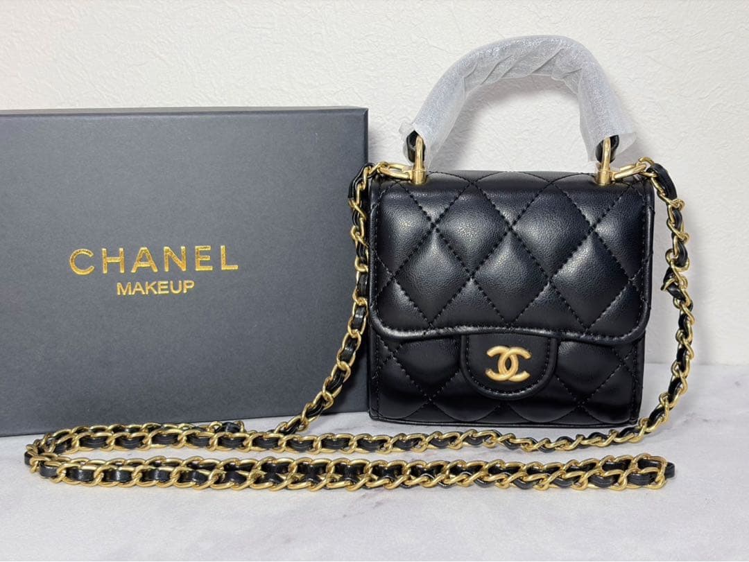 シャネル ブラック ミニバッグ チェーンショルダー　ノベルティ新品　初期汚れあり
