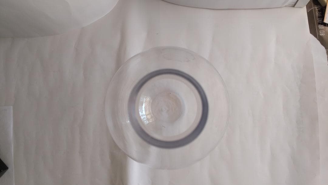 ユニーク な形状のガラス製 花瓶 花器 サンドアート ①です。