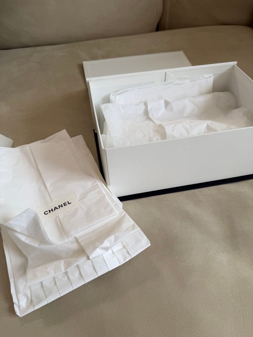 【CHANEL】フランス本店限定のショッパーとバッグの箱