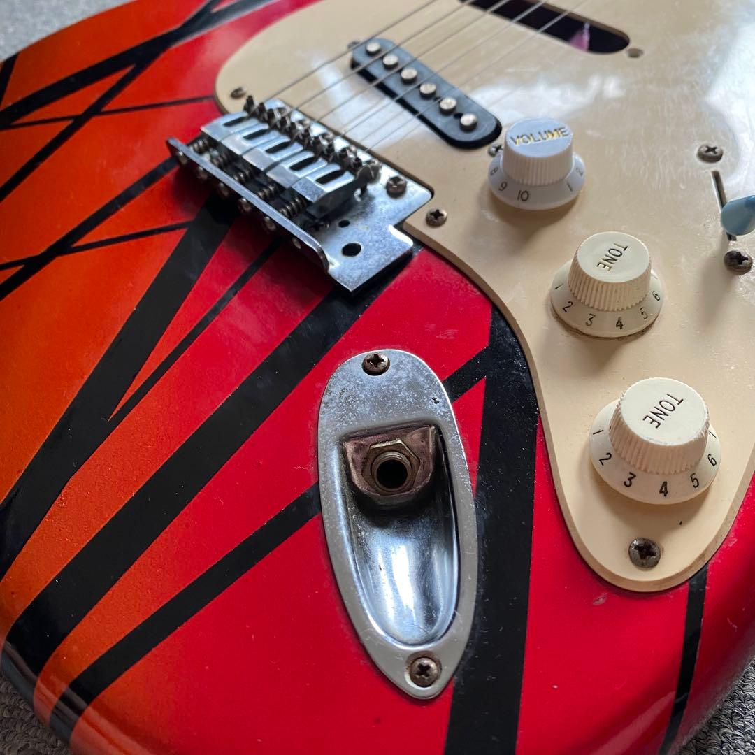 メタリックレッド ストラトキャスター EVHタイプ ノーブランド F社ロゴ付き