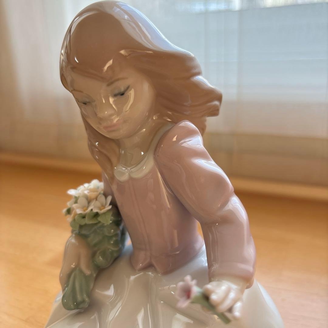 ゆ*あ様 リヤドロ　少女とウサギの陶器像