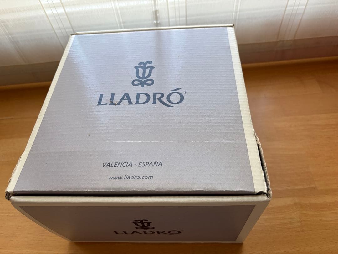 ゆ*あ様 リヤドロ　少女とウサギの陶器像