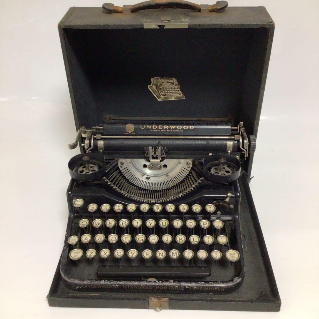 UNDERWOOD ポータブルタイプライター　レトロ　ビンテージ　アメリカ製