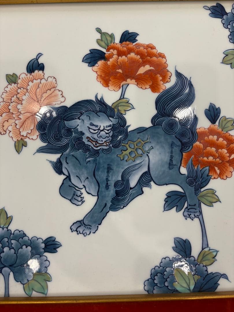 獅子と花の陶器装飾品陶板
