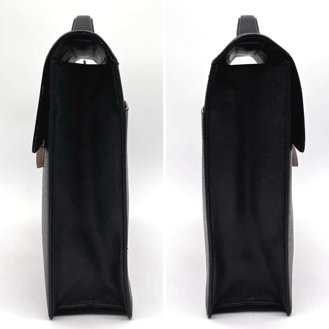 LOUIS VUITTON　ルイヴィトン　セルヴィエット　カザン　タイガ　レザー