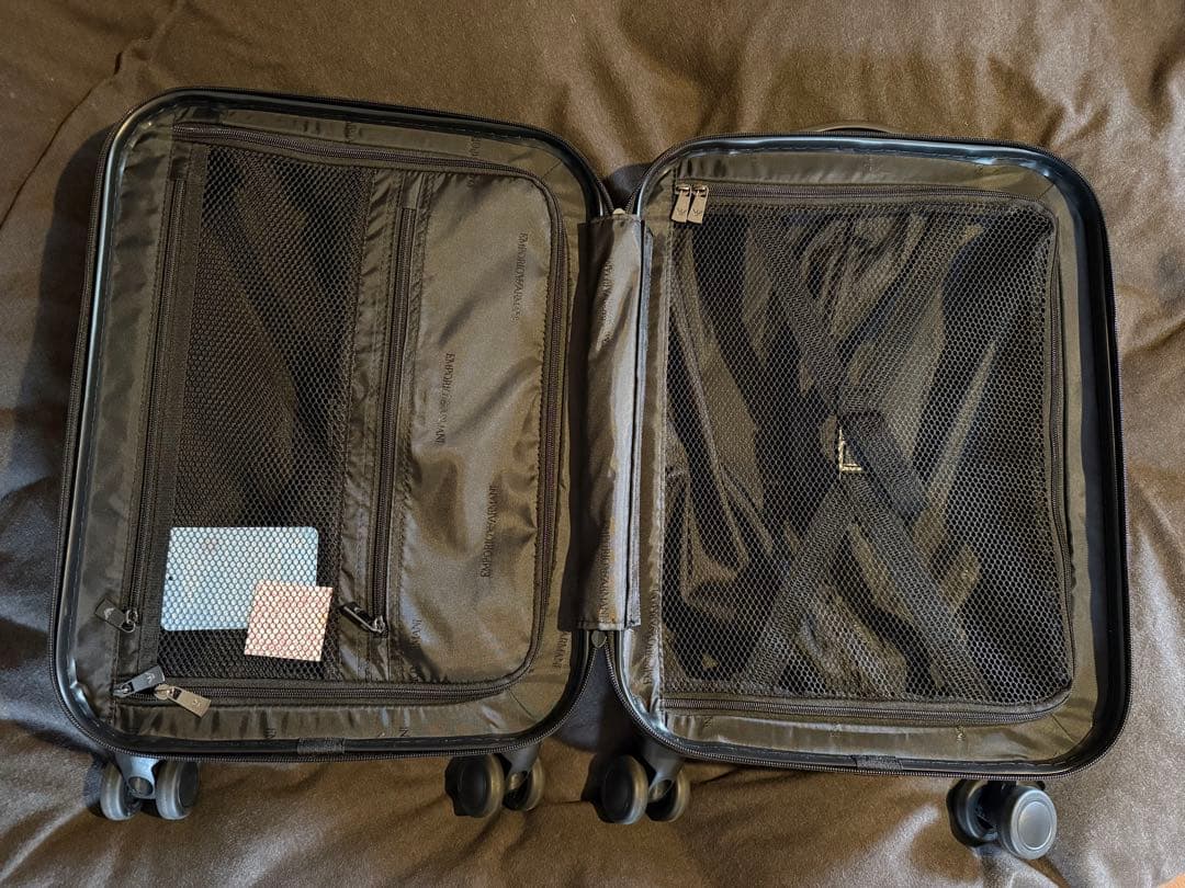 新品　未使用　アルマーニ　スーツケース