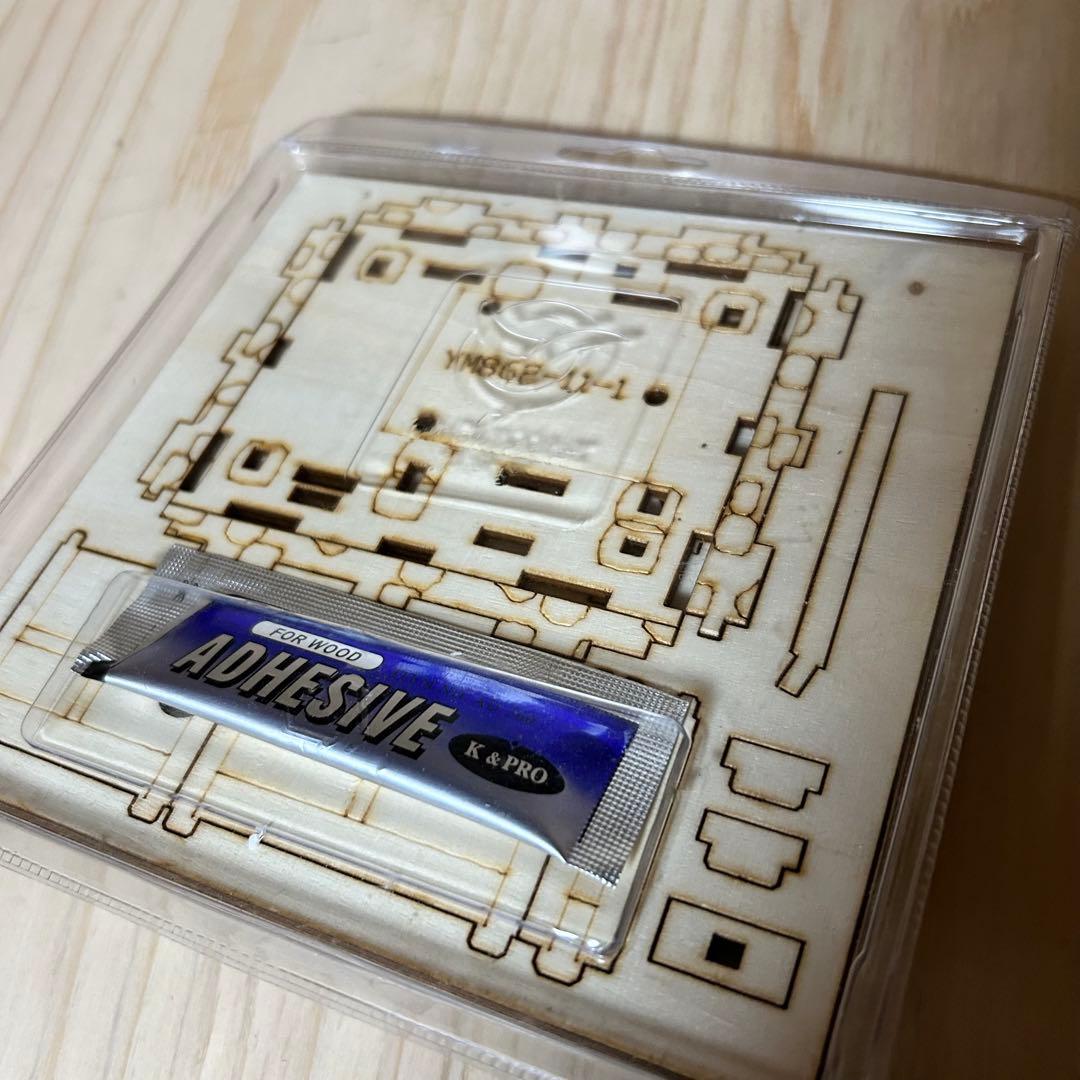 木製プラモデル 木製模型 ヤングモデラー 機関車 列車 茅葺きの屋根の家 未組立