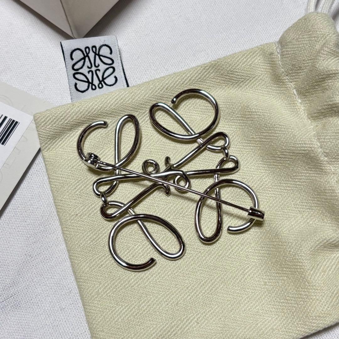 LOEWE ロエベ アナグラムブローチ メタル シルバー パラジウム