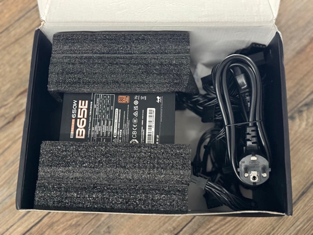 80 PLUS認証の650W出力のB65E電源ユニット