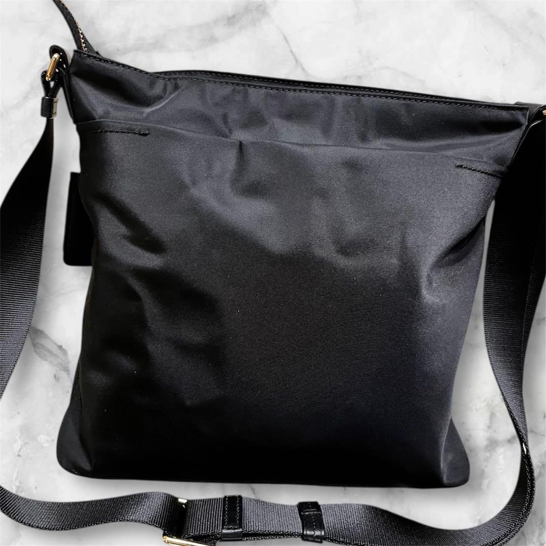 TUMI ブラック ショルダーバッグ 中型