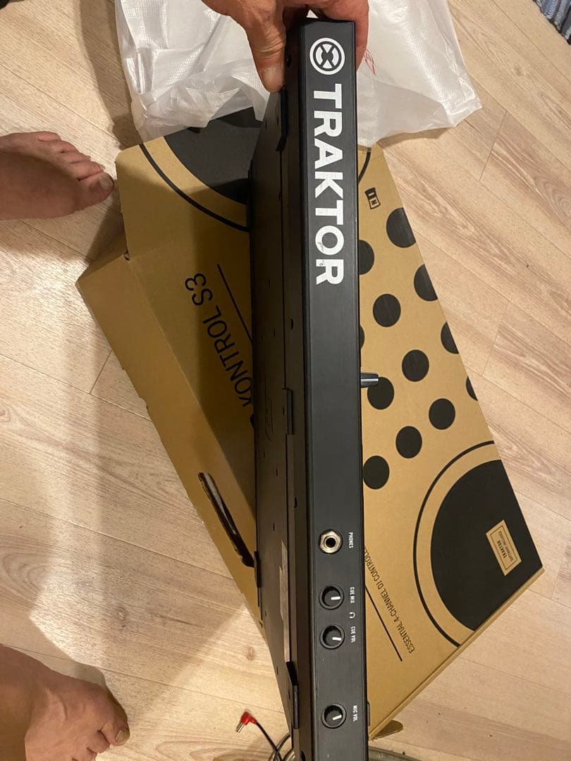 Native Instruments KONTROL S4 DJコントローラー