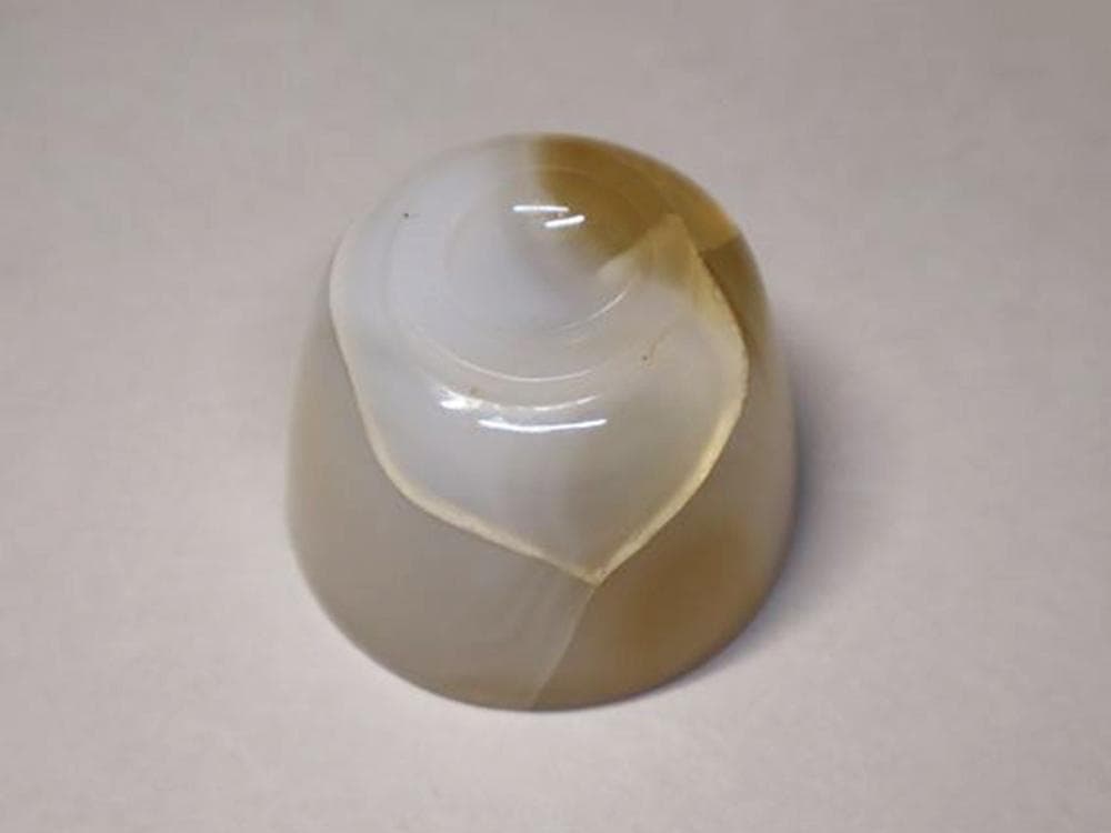 【玉】　★ 玉石 冰糖瑪瑙料小杯 ★　清朝期　整料彫刻 茶器酒器　文房珍玩