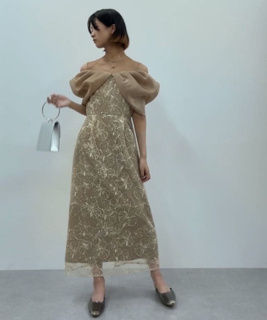 刺繍入りオフショルダーパーティードレス