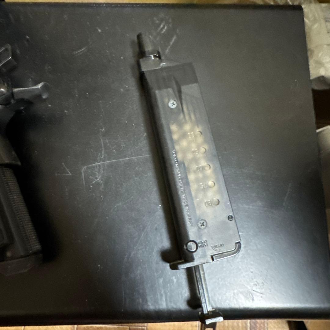 東京マルイ ストライクウォーリア STRIKE.45 予備マガジン付き