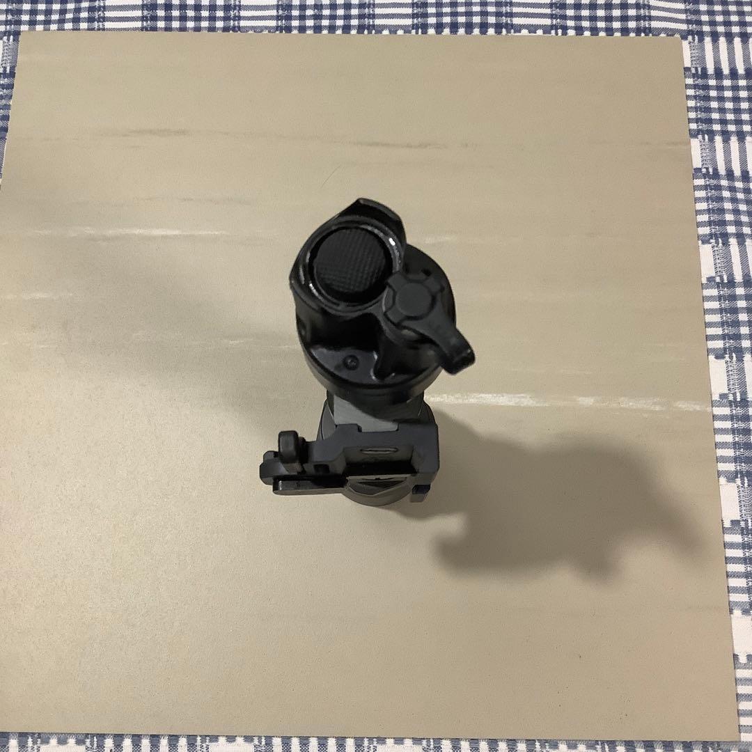 SUREFIRE製 旧型のM962 カスタムLED バルブ付き