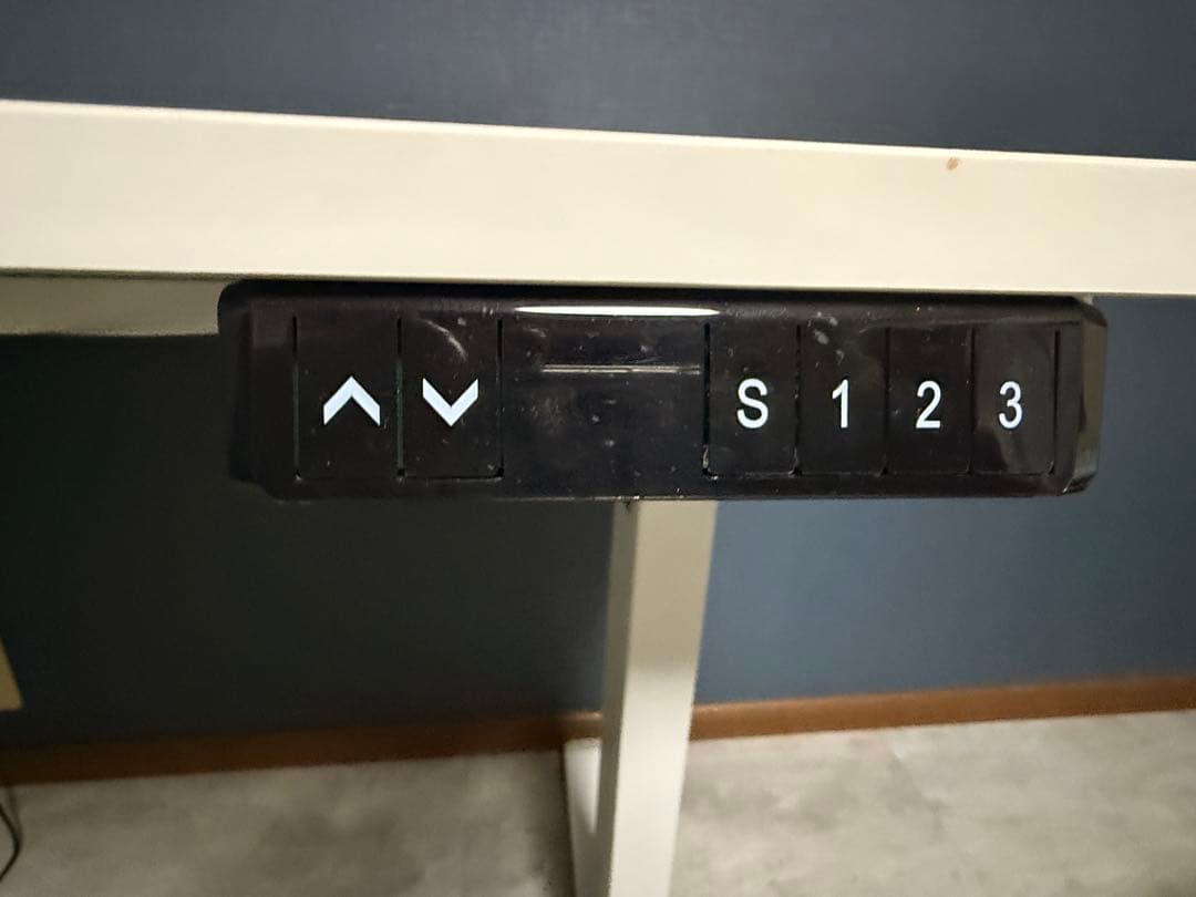 電動昇降デスク　メモリ機能付き