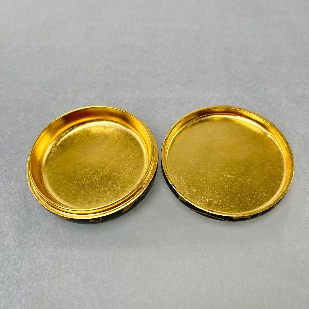 A066茶道具　黒漆塗　金彩蒔絵　草文　香合　時代箱付