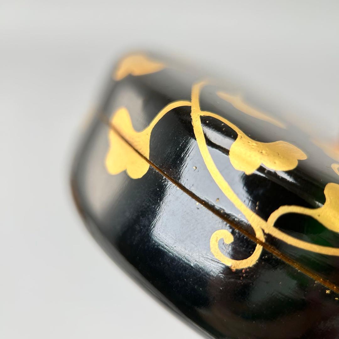A066茶道具　黒漆塗　金彩蒔絵　草文　香合　時代箱付
