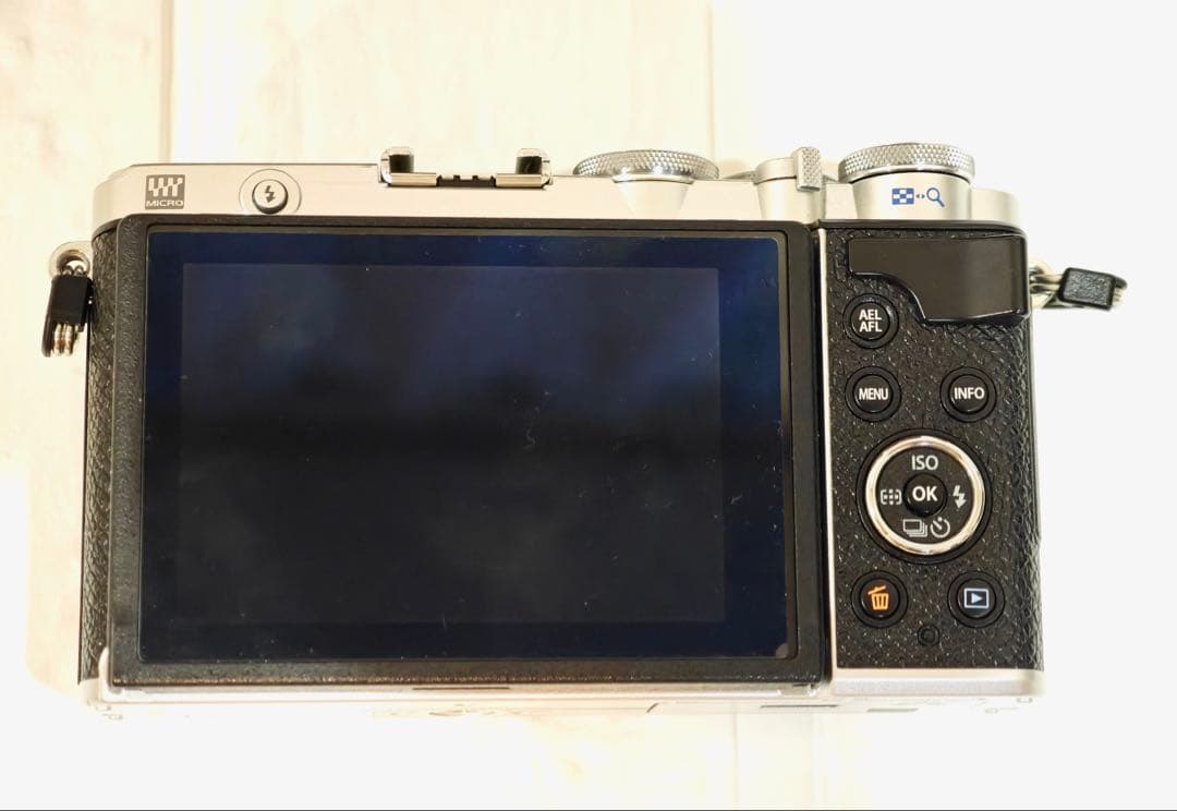 12/10までOlympus PEN E-P7 ボディ ショット数1633枚