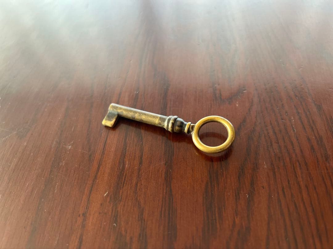 送料込　フラマン (FLAMANT)のキャビネット　上下分解可能