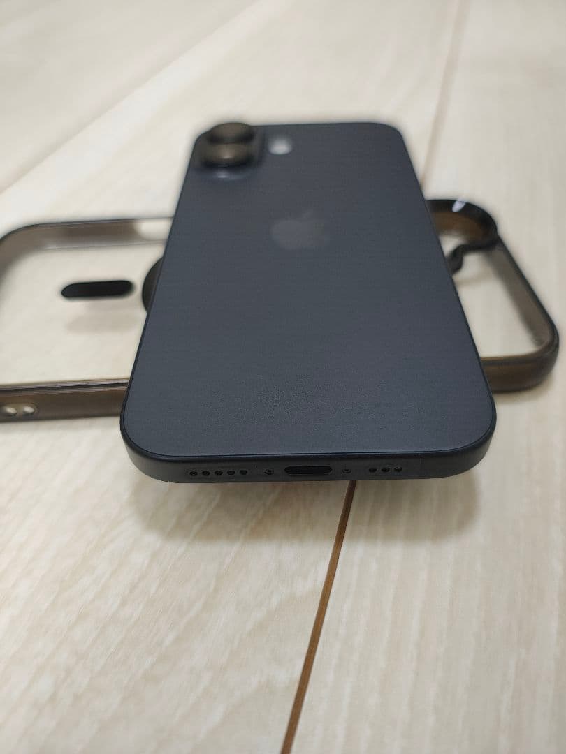 SIMフリー　iPhone16 128GB ブラック ケース付き　フィルム貼付済