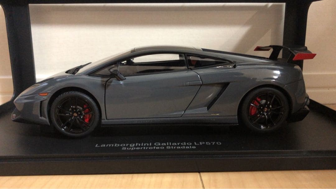 1/18　オートアート ランボルギーニ ガヤルド LP570-4